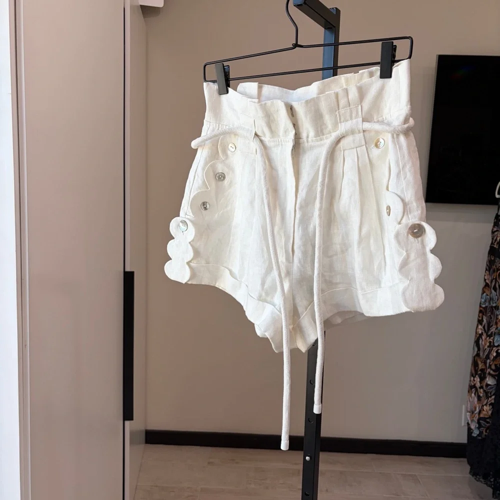 Farm Rio: Off-White Wavy Pockets Premium Linen Shorts - Picture 9 of 11